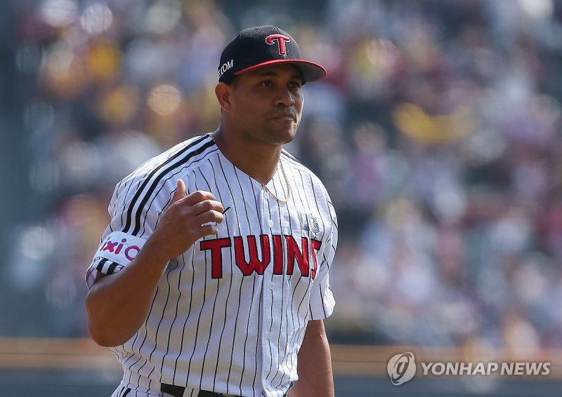 개막전 1회 삼자범퇴로 막아낸 치리노스 (출처=연합뉴스)
