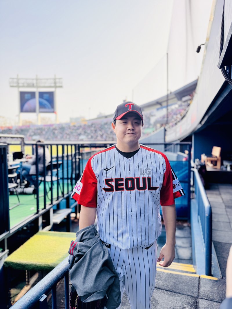 LG 장현식이 6일 KIA와 홈 경기가 끝난 뒤 취재진과 인터뷰하고 있다.