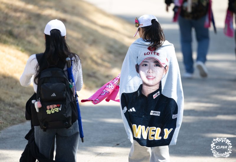 KLPGA 투어 국내 개막전 두산건설 위브 챔피언십에 찾아온 황유민 팬. (KLPGA 제공)