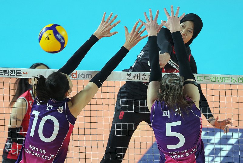 6일 오후 대전 중구 충무체육관에서 열린 프로배구 '2024-2025 도드람 V리그' 여자부 챔피언결정전 4차전, 정관장과 흥국생명의 경기에서 정관장 메가가 공격을 펼치고 있다. 2025.4.6/뉴스1 ⓒ News1 박정호 기자