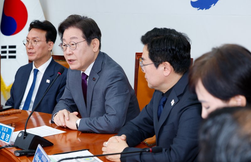 이재명 더불어민주당 대표가 21일 오전 서울 여의도 국회에서 열린 최고위원회의에 참석해 마무리 발언하고 있다. 2025.3.21/뉴스1 ⓒ News1 안은나 기자