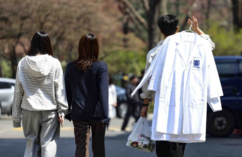 동력 잃은 의료개혁 안갯속으로… 다음 정부에 키 넘어가나