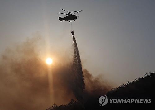산불 재발화에 헬기 투입 (출처=연합뉴스)