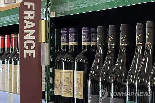 미국 마트에 진열된 프랑스산 와인 (출처=연합뉴스)