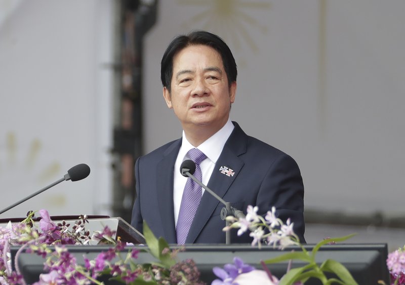 [타이베이(대만)=AP/뉴시스] ﻿﻿미국이 대만에 32%의 상호관세를 부과한 데 대해 대만 라이칭더 총통이 보복 관세를 부과하지 않을 것이며, 국익에 부합한다면 자국 기업의 대미 투자도 막지 않을 것이라고 밝혔다. 사진은 지난해 10월10일 라이 총통이 대만 국경절인 쌍십절에 연설하는 모습. 2025.04.06