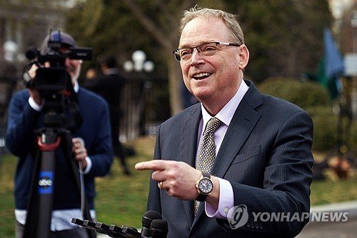 케빈 해싯 백악관 국가경제위원회(NEC) 위원장이 6일(현지시간) ABC 방송과의 인터뷰에서 관세 부과에 대한 영향에 대해 설명했다. 연합뉴스