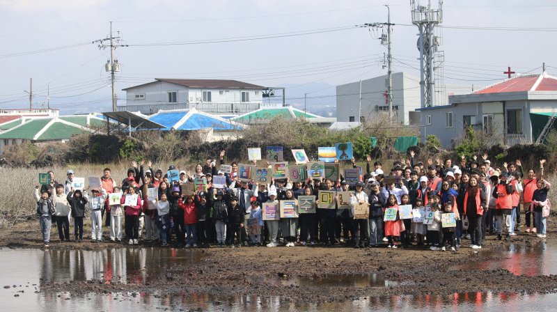 지난 5일 황근군락지 복원행사(한국관광공사 제공)