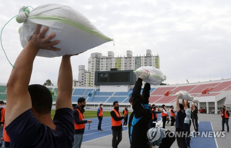 환경미화원 체력 시험 (출처=연합뉴스)