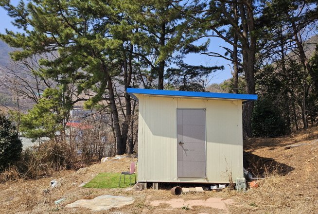 [김해=뉴시스] 경남 김해시는 농민들을 위해 숙박이 가능한 농촌체류형 쉼터를 도입한 가운데 농자재와 농기계 보관 용도의 농막 규제도 완화한다고 7일 밝혔다. (사진=김해시 제공). 2025.04.07 .photo@newsis.com