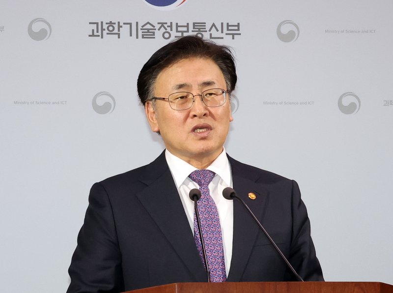 유상임 과기정통부 장관 "남은임기 최선..AI기본법, 규제 최소화"