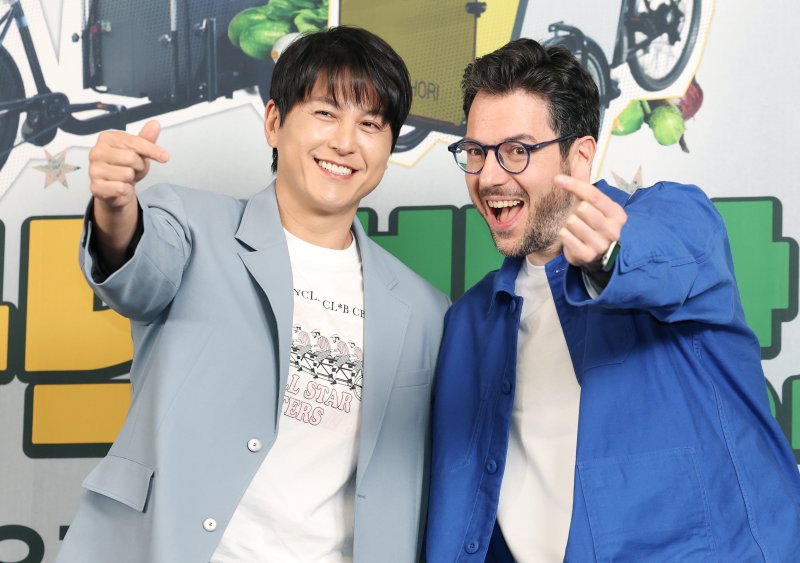 또 해외에서 밥장사? '길바닥 밥장사', '낭만'으로 차별화 자신