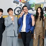또 해외에서 밥장사? ′길바닥 밥장사′, ′낭만′으로 차별화 자신