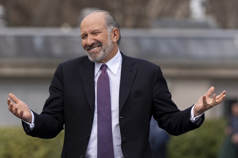 [워싱턴=AP/뉴시스] 하워드 러트닉 미국 상무장관이 지난달 13일(현지 시간) 워싱턴 백악관에서 기자회견 하고 있다. 2025.04.07.