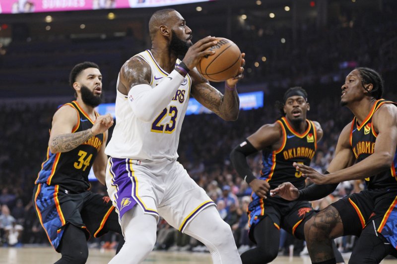 [오클라호마시티=AP/뉴시스] 미국프로농구(NBA) 로스앤젤레스(LA) 레이커스의 르브론 제임스. 2025. 4. 6.