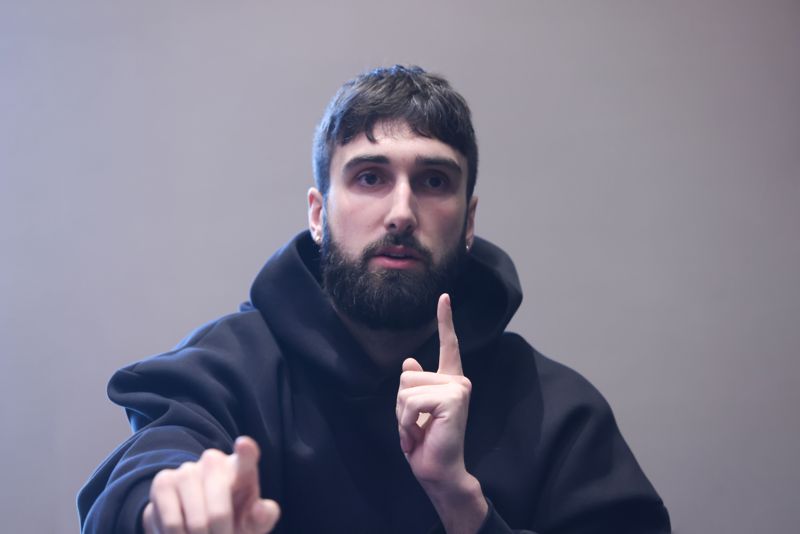 에이단 고메즈 코히어 최고경영자(CEO)가 코히어의 맞춤형 AI 에이전트 플랫폼 '노스'에 대해 설명하고 있다.