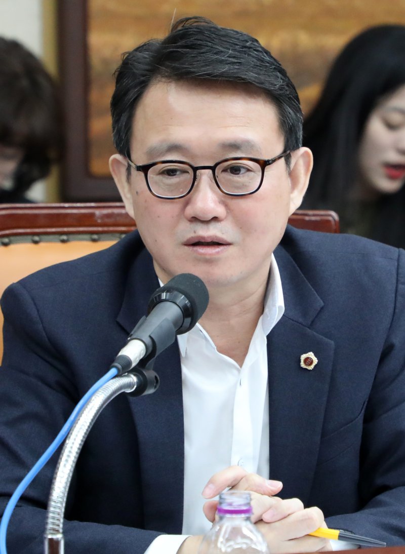 김성수 전북특별자치도의회 의원이 20일 전북자치도 전주시 전북특별자치도의회 세미나실에서 '전북특별자치도 출범의 의미와 과제'를 주제로 열린 제3회 뉴스1 전북 세미나에서 발언을 하고 있다. 2024.3.20/뉴스1 ⓒ News1 유경석 기자