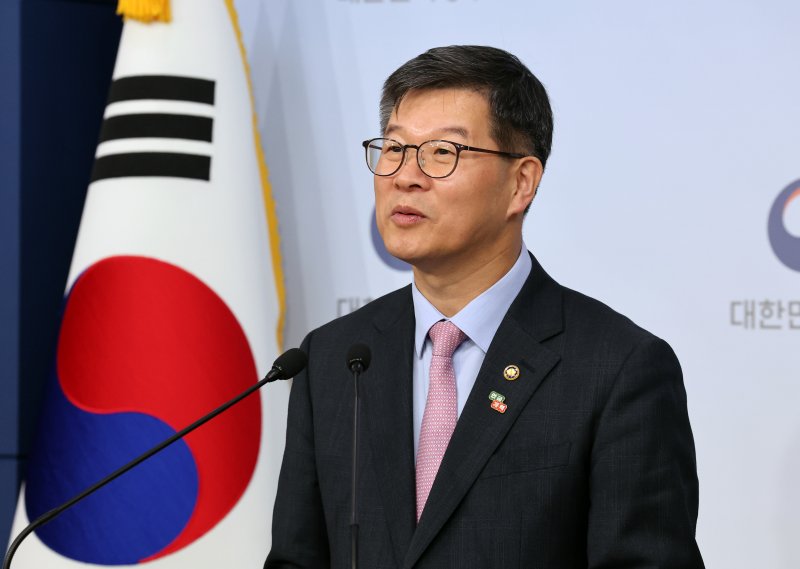 [서울=뉴시스] 배훈식 기자 = 이기일 보건복지부 1차관. 2024.11.14. dahora83@newsis.com