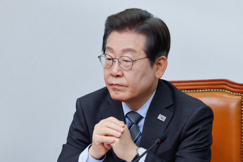 이재명 더불어민주당 대표가 7일 오전 서울 여의도 국회에서 열린 최고위원회의에 참석하고 있다. 2025.4.7/뉴스1 ⓒ News1 안은나 기자