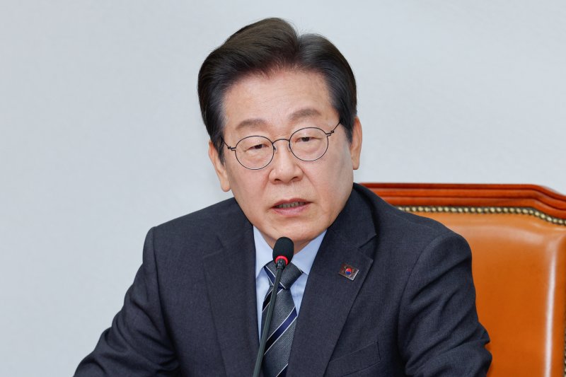 이재명 더불어민주당 대표가 7일 오전 서울 여의도 국회에서 열린 최고위원회의에 참석해 발언하고 있다. 2025.4.7/뉴스1 ⓒ News1 안은나 기자