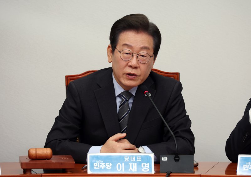 [서울=뉴시스] 고승민 기자 = 이재명 더불어민주당 대표가 7일 서울 여의도 국회에서 열린 최고위원회의에서 발언하고 있다. 2025.04.07. kkssmm99@newsis.com