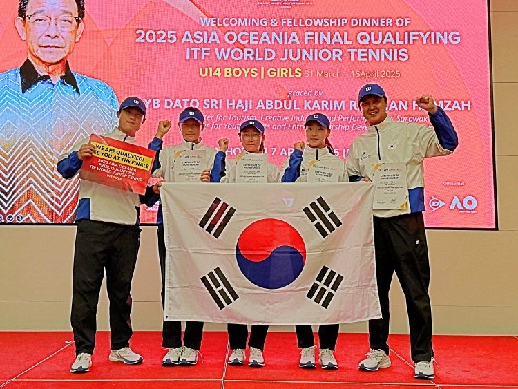 월드주니어 지역 예선 우승을 차지한 U14 여자 대표팀.(대한테니스협회 제공)