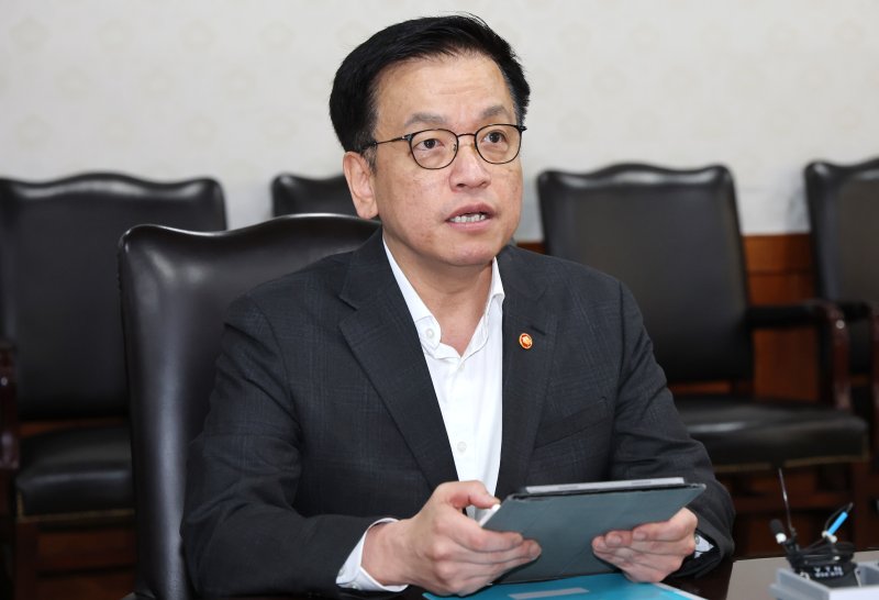 (서울=뉴스1) 임세영 기자 = 최상목 경제부총리 겸 기획재정부 장관이 8일 서울 종로구 정부서울청사에서 열린 경제관계장관간담회에서 발언을 하고 있다. 2025.4.8/뉴스1 /사진=뉴스1화상