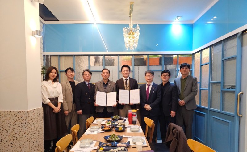 전북특별자치도의사회는 도내 주요 언론방송사 아나운서들과 간담회를 갖고, 지역 보건의료자원 및 올바른 건강정보 전달을 위한 협약을 체결했다고 8일 밝혔다. *재판매 및 DB 금지