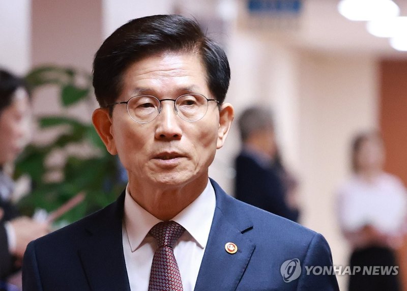 국무회의 참석하는 김문수 고용노동부 장관 (출처=연합뉴스)