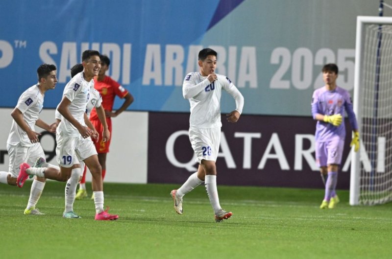 [서울=뉴시스] 중국과 우즈베키스탄 U-17 축구 선수들. (사진=AFC 홈페이지 캡처) *재판매 및 DB 금지