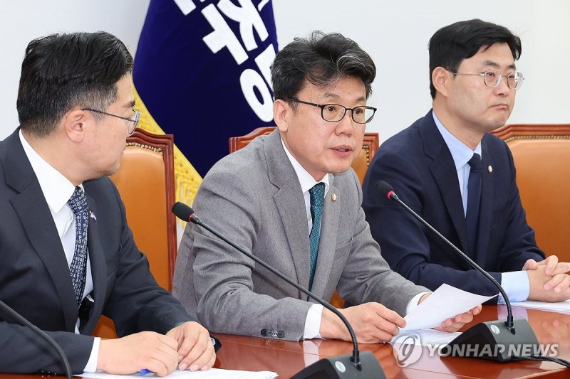 발언하는 진성준 정책위의장 (출처=연합뉴스)