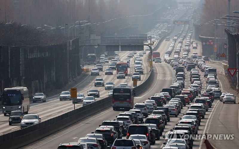 [국가결산] 작년 국가채무 1천175조, 50조↑…GDP 비율은 0.8%p↓ (출처=연합뉴스)