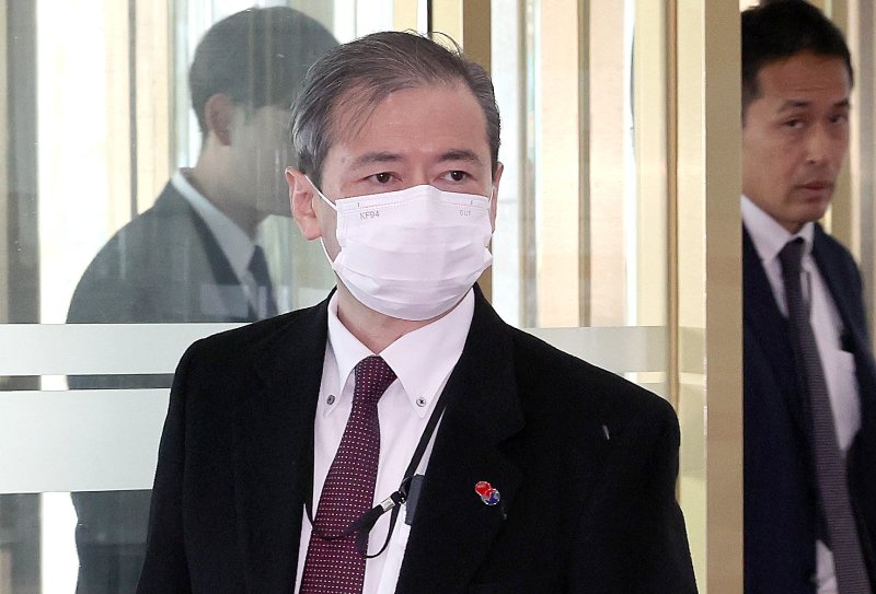 미바에 다이스케 주한일본대사관 총괄공사가 8일 서울 종로구 정부서울청사 외교부로 초치되고 있다. 정부는 이날 외교부 대변인 논평에서 "일본 정부가 외교청서를 통해 역사적·지리적·국제법적으로 명백한 우리 고유의 영토인 독도에 대해 부당한 영유권 주장을 되풀이한 데 대해 강력히 항의한다"며 '2025년 외교청서'에 재차 '독도는 일본 땅'이라는 억지 주장을 담은 것을 즉각 철회할 것을 요구했다. 2025.4.8/뉴스1 ⓒ News1 이동해 기자