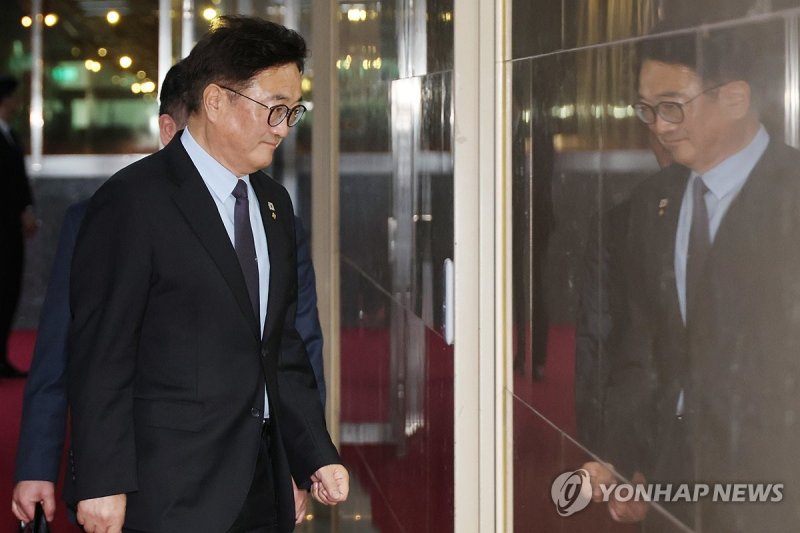 출근하는 우원식 국회의장 (출처=연합뉴스)