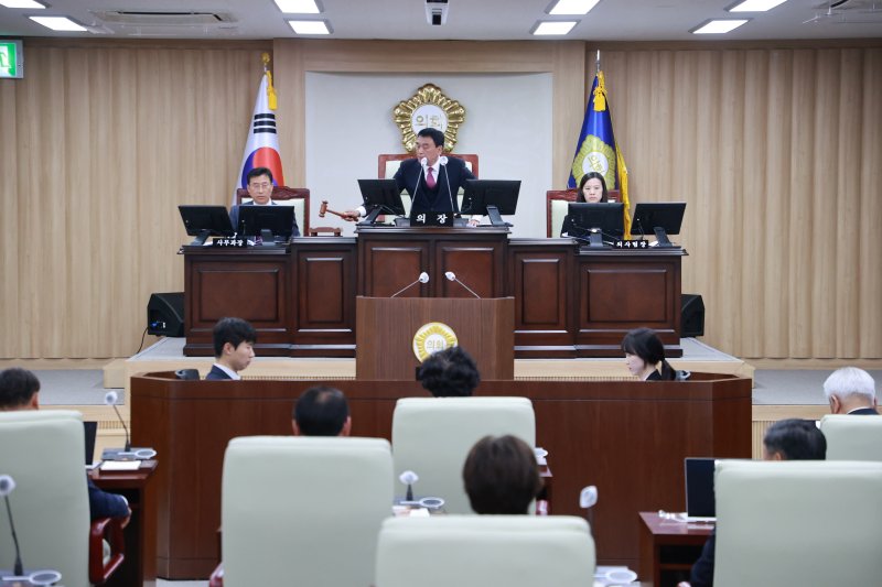 의령군의회가 추경안을 심의·의결하고 있다.(의령군 제공. 재판매 및 DB금지).