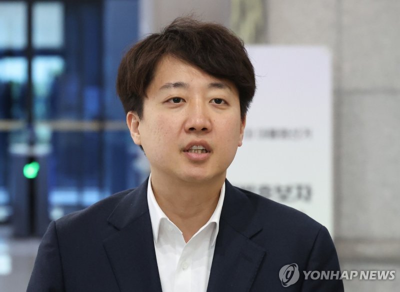 "10억 내기" 이준석 '학력 의혹'…경찰 "하버드대 졸업 맞다"