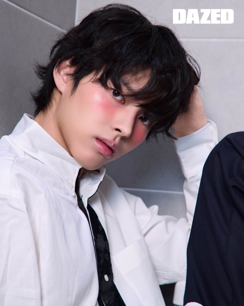 '스터디그룹' 박윤호, 핑크빛 볼터치 소화한 청량 소년미 [N화보]