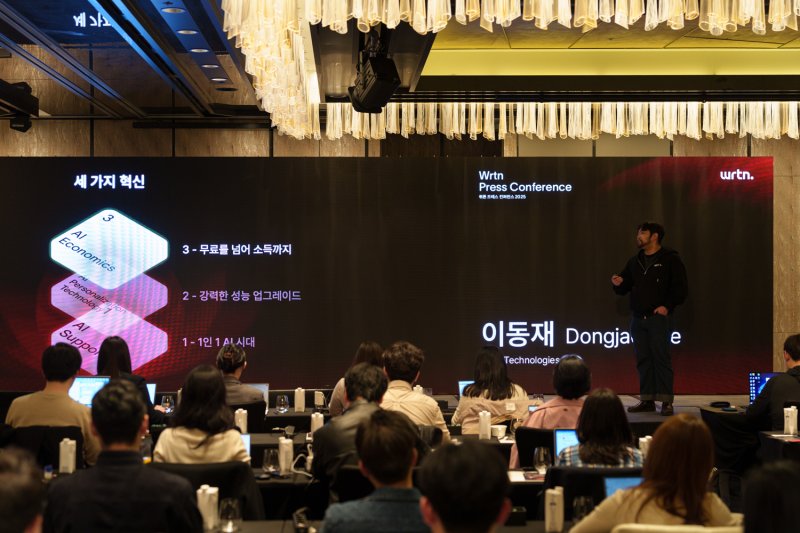 이동재 뤼튼테크놀로지스 최고제품책임자CPO가 발표하고 있다.(뤼튼테크놀로지스 제공)