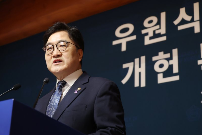 우원식 국회의장이 6일 오후 서울 여의도 국회 사랑재에서 개헌 관련 기자회견을 하고 있다. 2025.4.6/뉴스1 ⓒ News1 이광호 기자