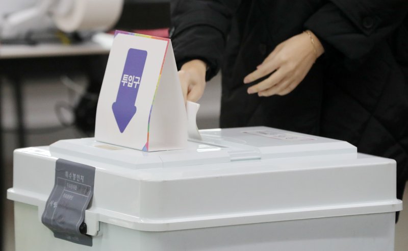 제1회 전국 동시 새마을금고 이사장 선거 투표.. 2025.3.5/뉴스1 ⓒ