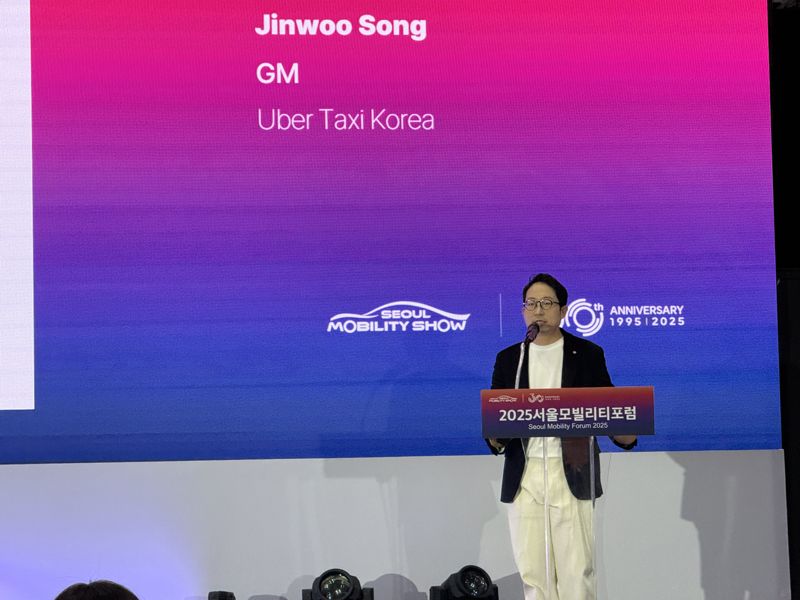 송진우 우버코리아 총괄이 8일 오전 경기 일산 킨텍스에서 열린 '서울모빌리티 포럼'에서 기조연설을 하고 있다. 사진= 주원규 기자.