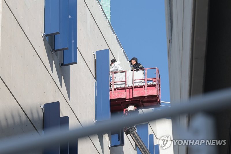 창원NC파크 추락한 구조물 현장 합동 감식 (출처=연합뉴스)