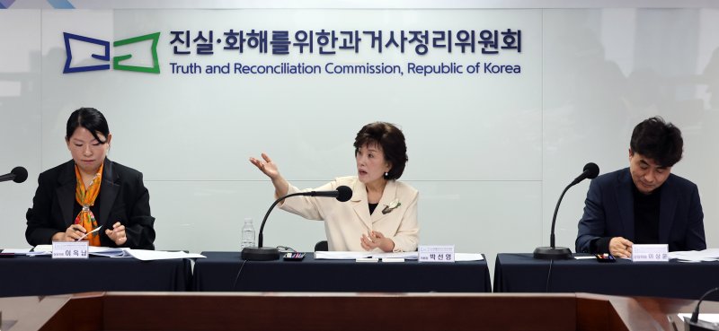박선영 진실·화해를위한과거사정리위원회(진화위) 위원장이 5일 오전 서울 중구 진화위 대회의실에서 열린 '제100차 위원회 기념 기자간담회'에서 취재진 질문에 답하고 있다. 2025.3.5/뉴스1 ⓒ News1 황기선 기자