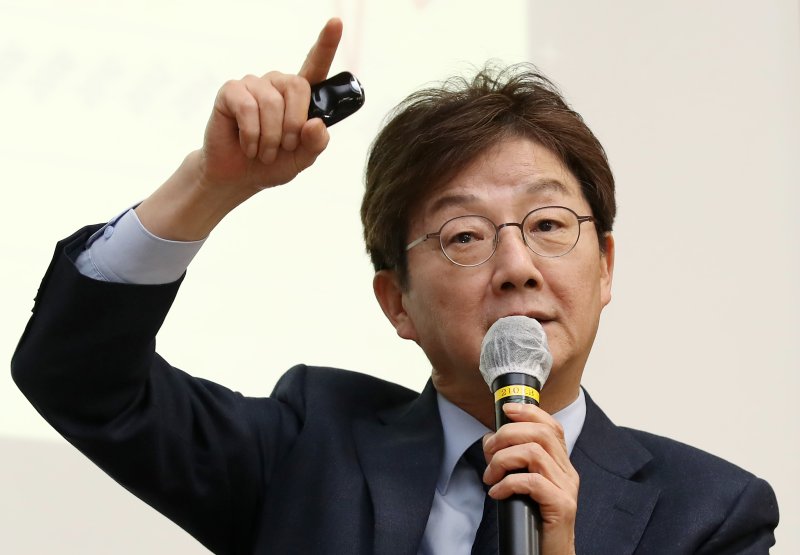 유승민 전 국민의힘 의원이 18일 오후 경북 경산시 영남대학교를 찾아 '정치를 바꿔라 미래를 바꿔라'를 주제로 특강하고 있다. 2025.3.18/뉴스1 ⓒ News1 공정식 기자