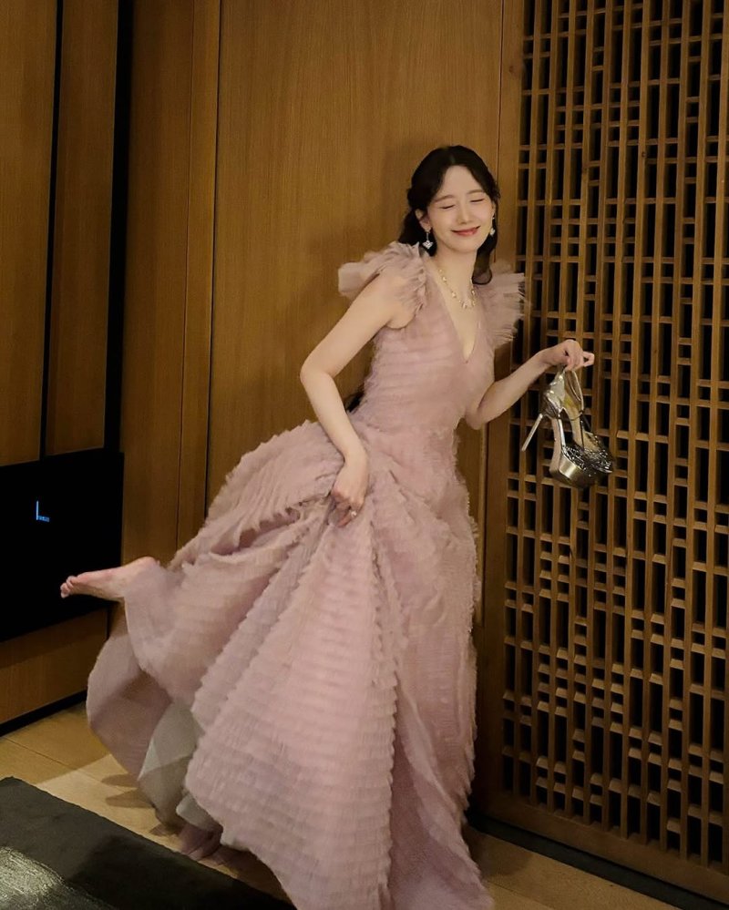 윤아, 봄을 닮은 화사한 미모