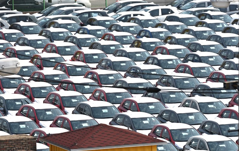 [평택=뉴시스] 김종택 기자 = 3일 경기도 평택항 자동차 전용부두에 선적을 기다리는 수출용 차량이 세워져 있다. 도널드 트럼프 대통령이 미국 이외 지역에서 생산된 자동차 및 자동차 주요 부품에 부과하기로 결정한 25% 관세가 3일(현지시간·한국시간 3일 오후) 정식 발효 됐다. 2025.04.03. jtk@newsis.com