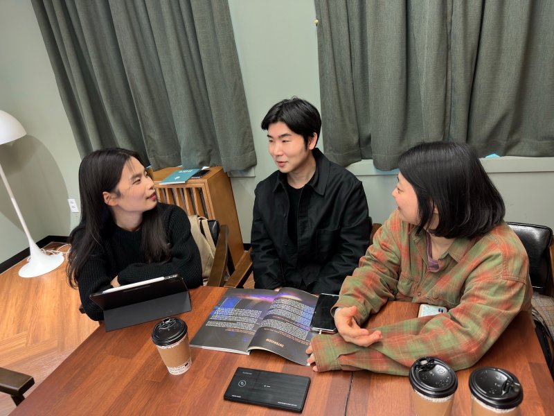 (왼쪽부터) 이선영 작곡가, 한정석 극작가, 박소영 연출(라이브러리컴퍼니 제공)
