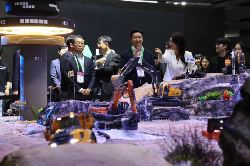 정기선 HD현대 수석부회장 '2025 서울모빌리티쇼' 참관
