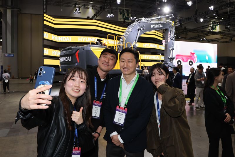 정기선 HD현대 수석부회장 '2025 서울모빌리티쇼' 참관