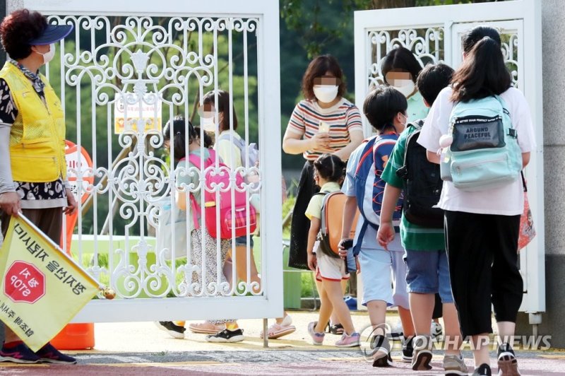 안전한 등굣길 (출처=연합뉴스)
