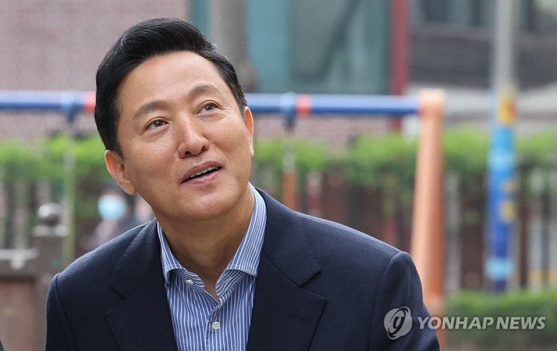 공부방 향하는 오세훈 서울시장 (출처=연합뉴스)